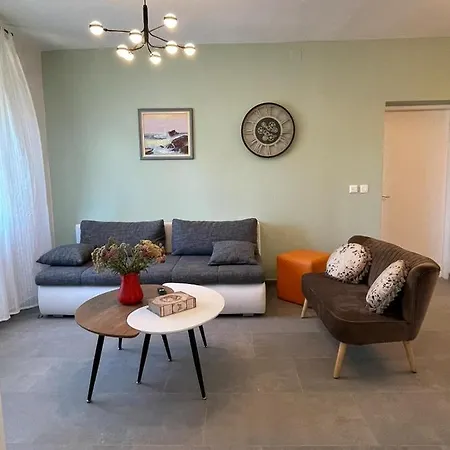 Joyful With Beautiful View - Byta Leut Apartmán *