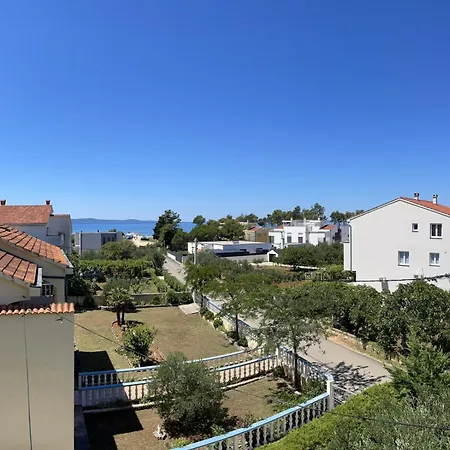 Joyful With Beautiful View - Byta Leut Apartmán