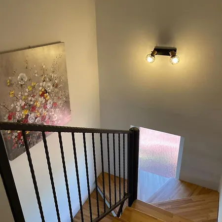 Joyful With Beautiful View - Byta Leut Apartament