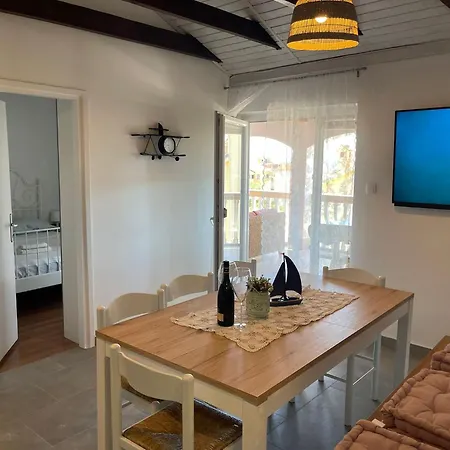 Joyful With Beautiful View - Byta Leut Privlaka (Zadar)